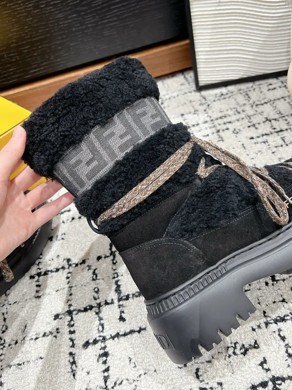 Fendi Shoe 